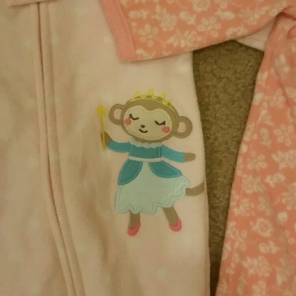 Bundle of 2 Carter's Fleece footie pajamas - Picture 3 of 4